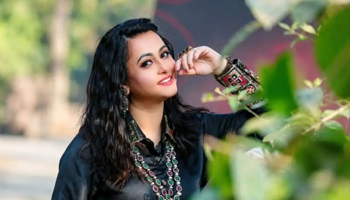 খলচরিত্রে অভিনয়ের ইচ্ছার কথা জানালেন পূর্ণিমা