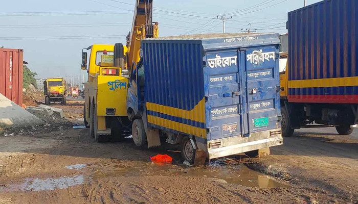 গাজীপুরে ট্রাক-পিকআপ সংঘর্ষে নিহত ১