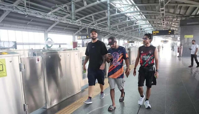 অ্যাথলেট প্রশিক্ষককে হেনস্তা: হাফপ্যান্ট পরে মেট্রোরেলে চড়ে প্রতিবাদ