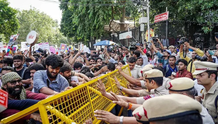 বিক্ষোভে পুলিশের বিরুদ্ধে ৩ নারী সাংবাদিককে যৌন হয়রানির অভিযোগ