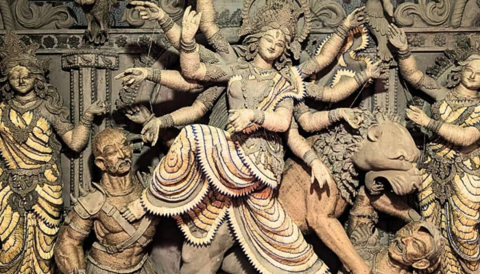 দুর্গাপ্রতিমায় পতিতালয়ের মাটি ব্যবহার করা হয় কেন?