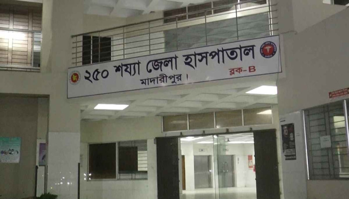 মাদারীপুরে গরুর খামারিকে কুপিয়ে জখম