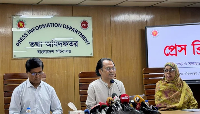 সন্ত্রাসী কার্যক্রম অব্যাহত রাখায় আ.লীগের সঙ্গে সমঝোতার সুযোগ নেই: তথ্য উপদেষ্টা