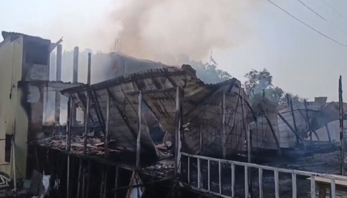 কক্সবাজারের ইনানীতে রিসোর্টে আগুন: পালিয়েছে কর্তৃপক্ষ