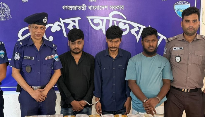 পুলিশ সুপার কার্যালয়ের সামনে ইয়াবার গোডাউন!