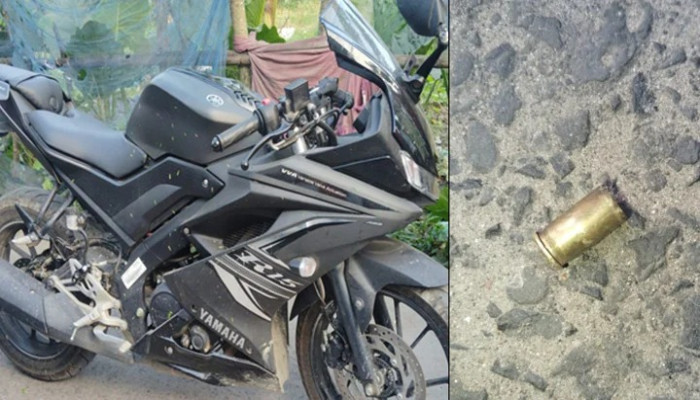 খুলনায় রাস্তায় গুলিবিদ্ধ যুবকের মরদেহ, পাশে মোটরসাইকেল