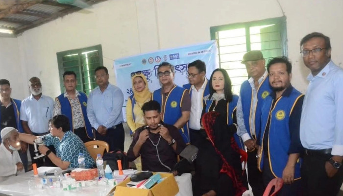 বাঁশখালীতে ছয় শতাধিক মানুষকে সেবা দিল ডায়নামিক সিটি লায়ন্স ক্লাব সালমা-আদিল ফাউন্ডেশন
